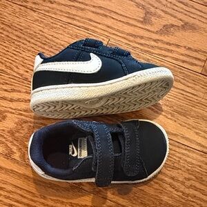 Nike Kids Navy and White Velcro Sneakers